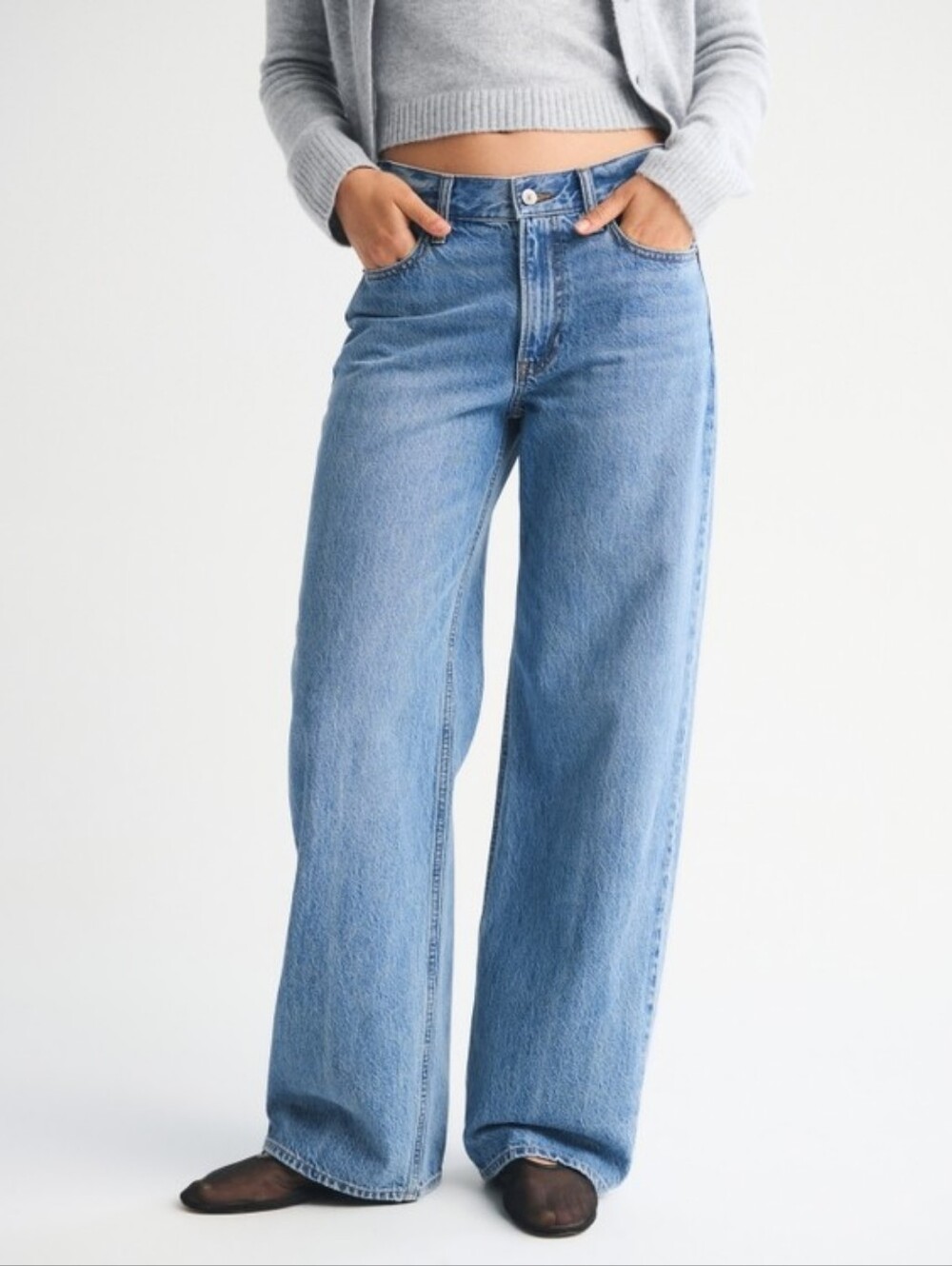 NEW Abercrombie & Fitch Low Rise Ultra Loose Jean, Medium Tinted, Regular Length